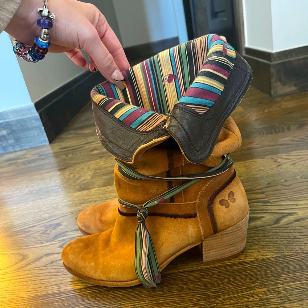 Felmini Tan Boots w/ heel